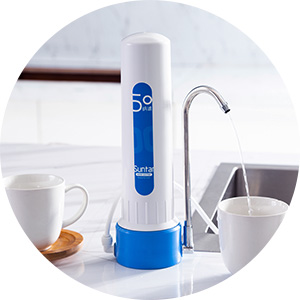 凈水機(jī)，有的凈水機(jī)使用的是黑金膜（石墨烯膜），有的是陶瓷膜供用戶(hù)選擇。